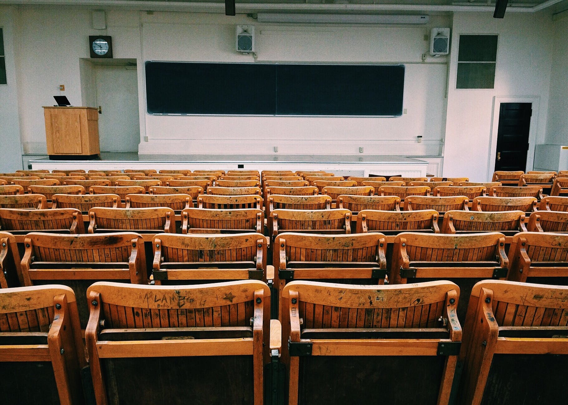 Profissões mais buscadas: quais são os cursos de graduação mais procurados pelos estudantes brasileiros