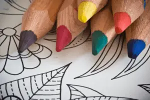 Sete benefícios da coloração na melhor idade