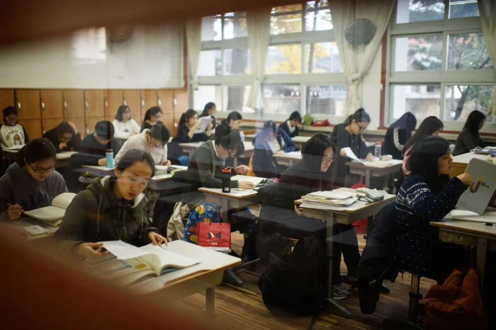 School Hours and Schedule in South Korean High Schools