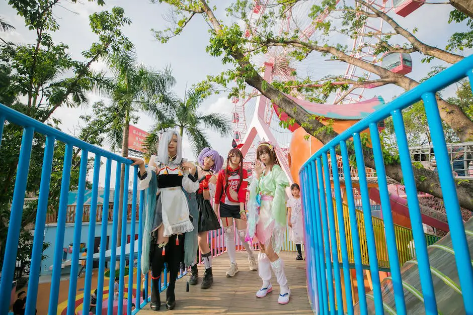 Foto de um grupo de pessoas realizando cosplay de anime, vestidos como personagens de diferentes séries e filmes de anime.