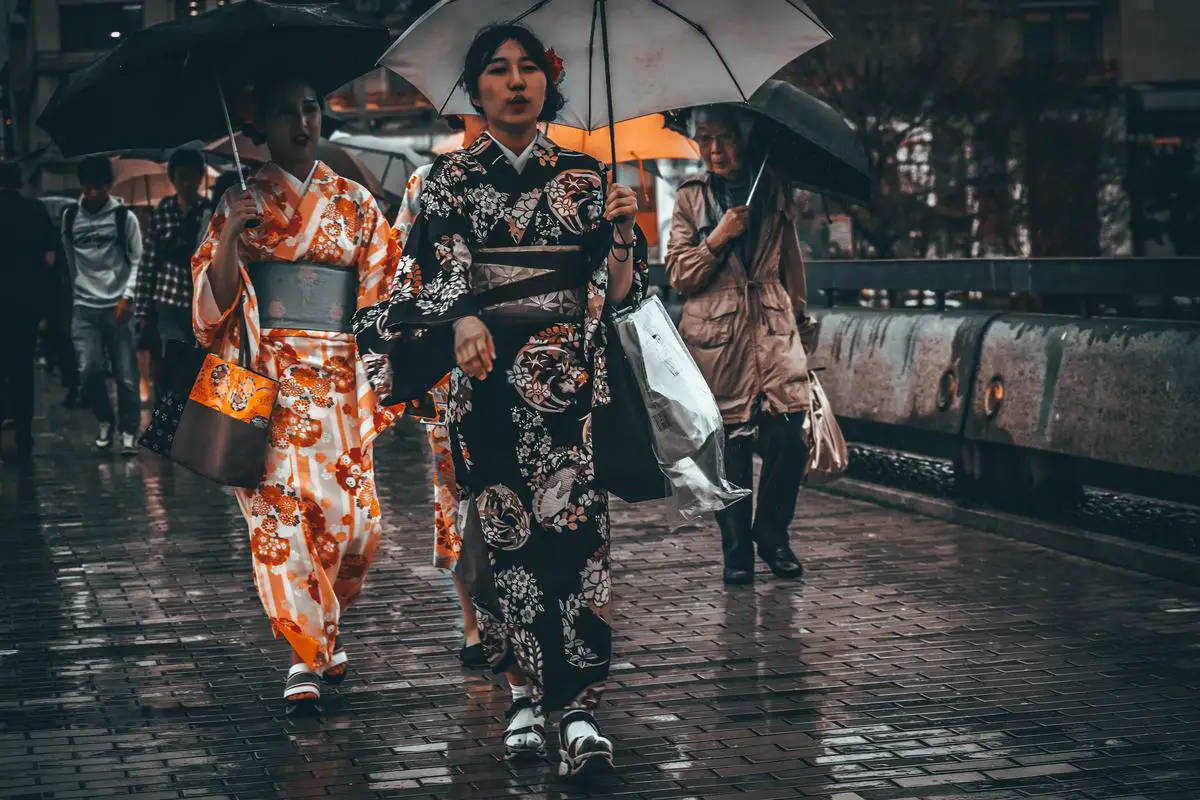 A group of people in traditional Japanese attire